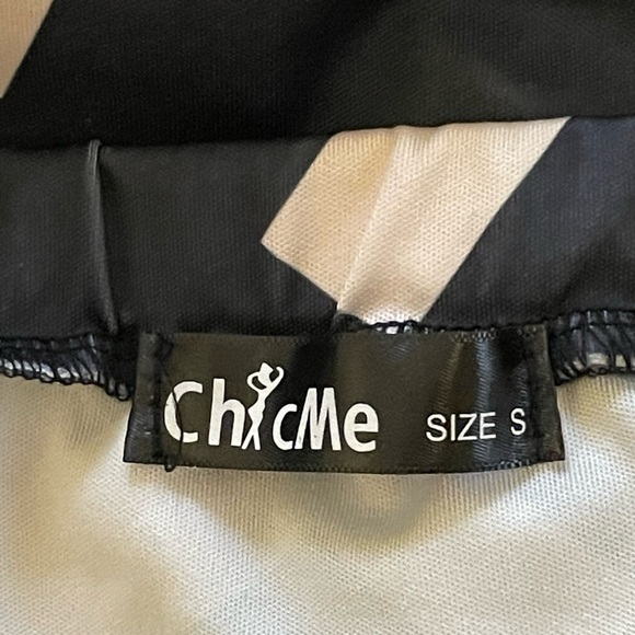 ChicMe Off the Shoulder Geometric Design Top Size Small - Picture 4 of 4